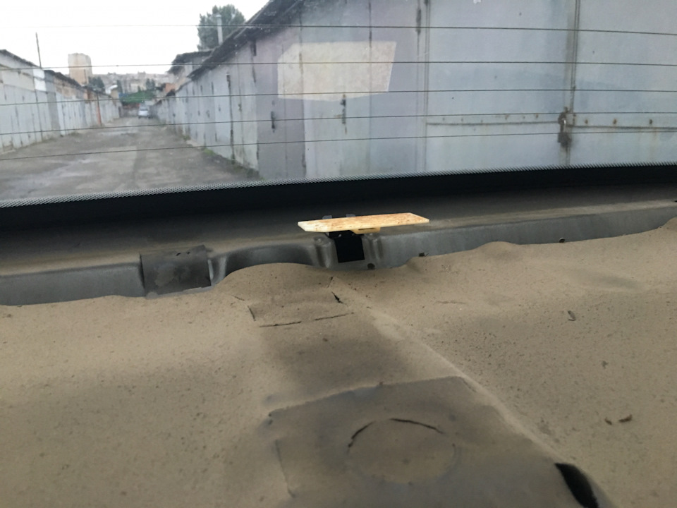 Зняв полку полагодити, почув скрип, поміняв задні опори і знайшов тріщину :( 2