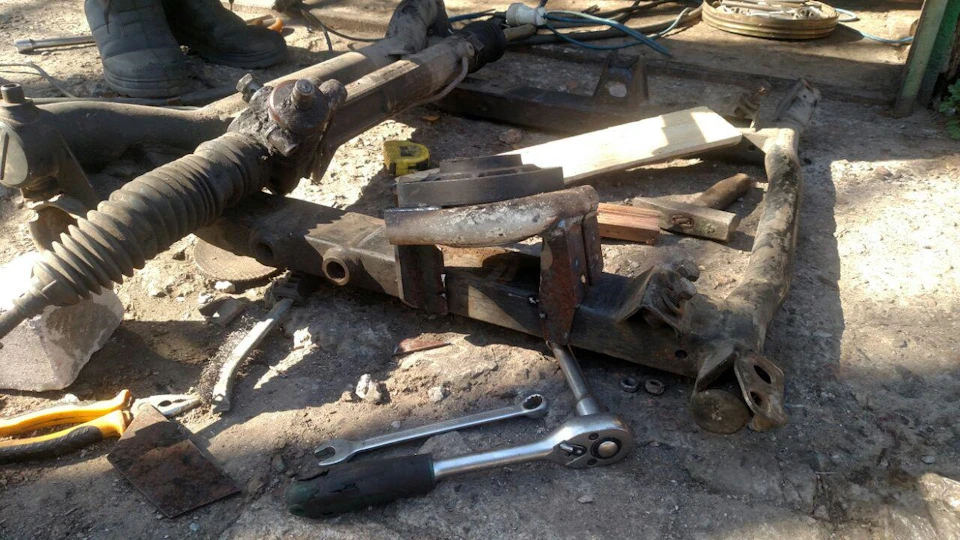Підрамник IX під м67, опори і примірка в е34