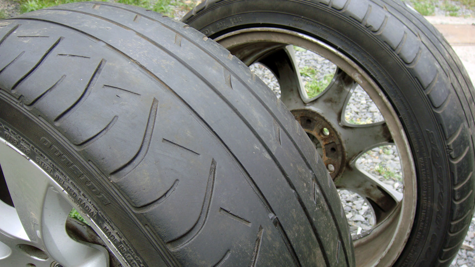 # Напівлики Dunlop SP600 245/40 R18 /// 5