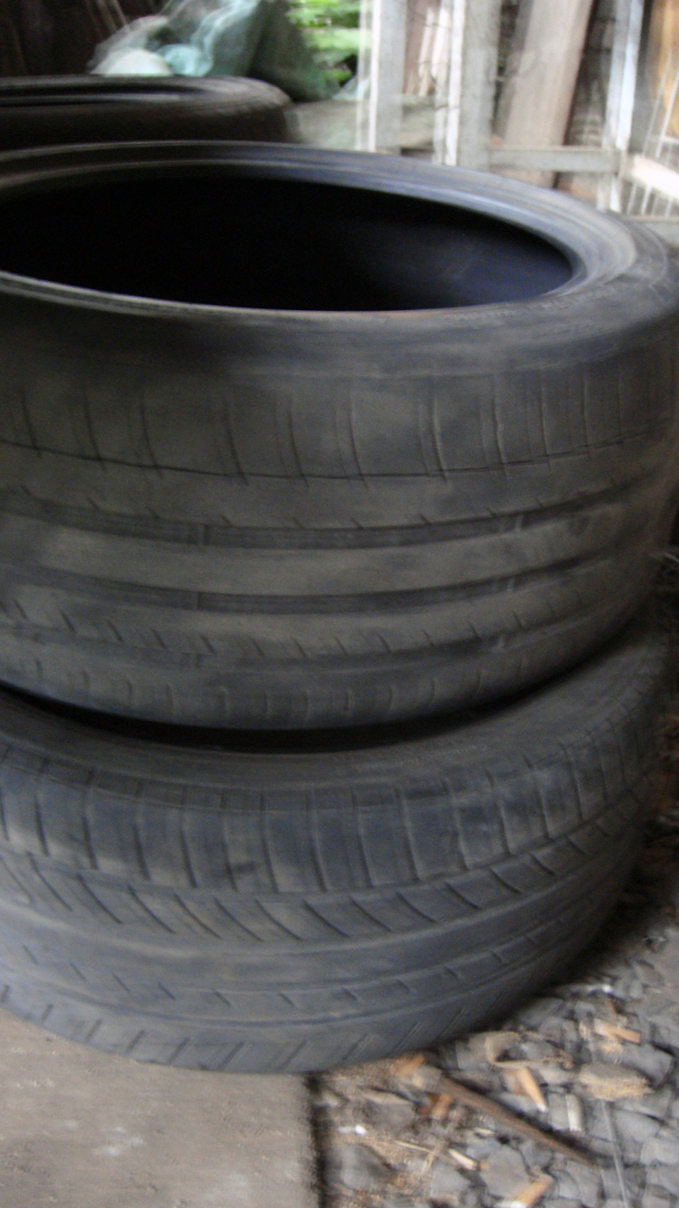 # Напівлики Dunlop SP600 245/40 R18 /// 1