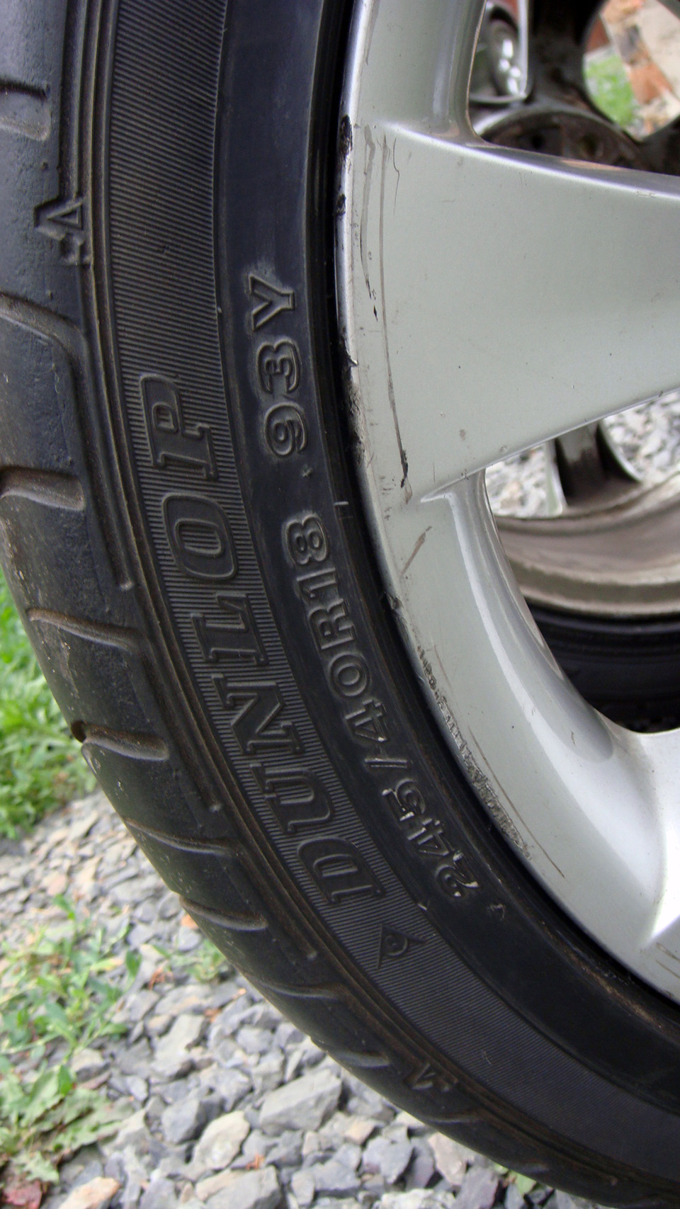 # Напівлики Dunlop SP600 245/40 R18 /// 3