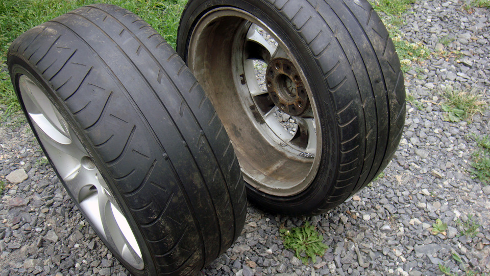# Напівлики Dunlop SP600 245/40 R18 /// 2