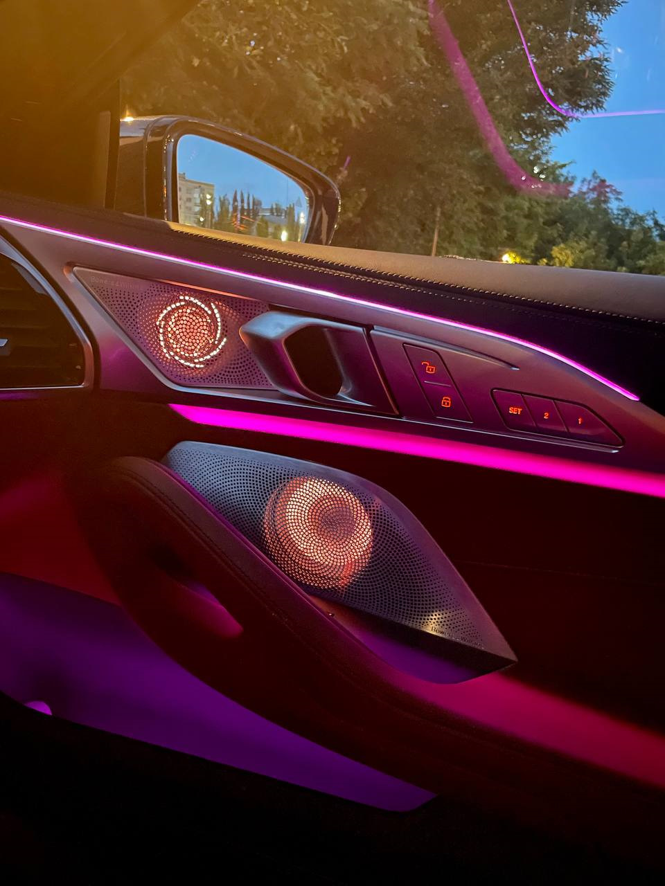 Зміна підсвічування салону BMW 8 series 1