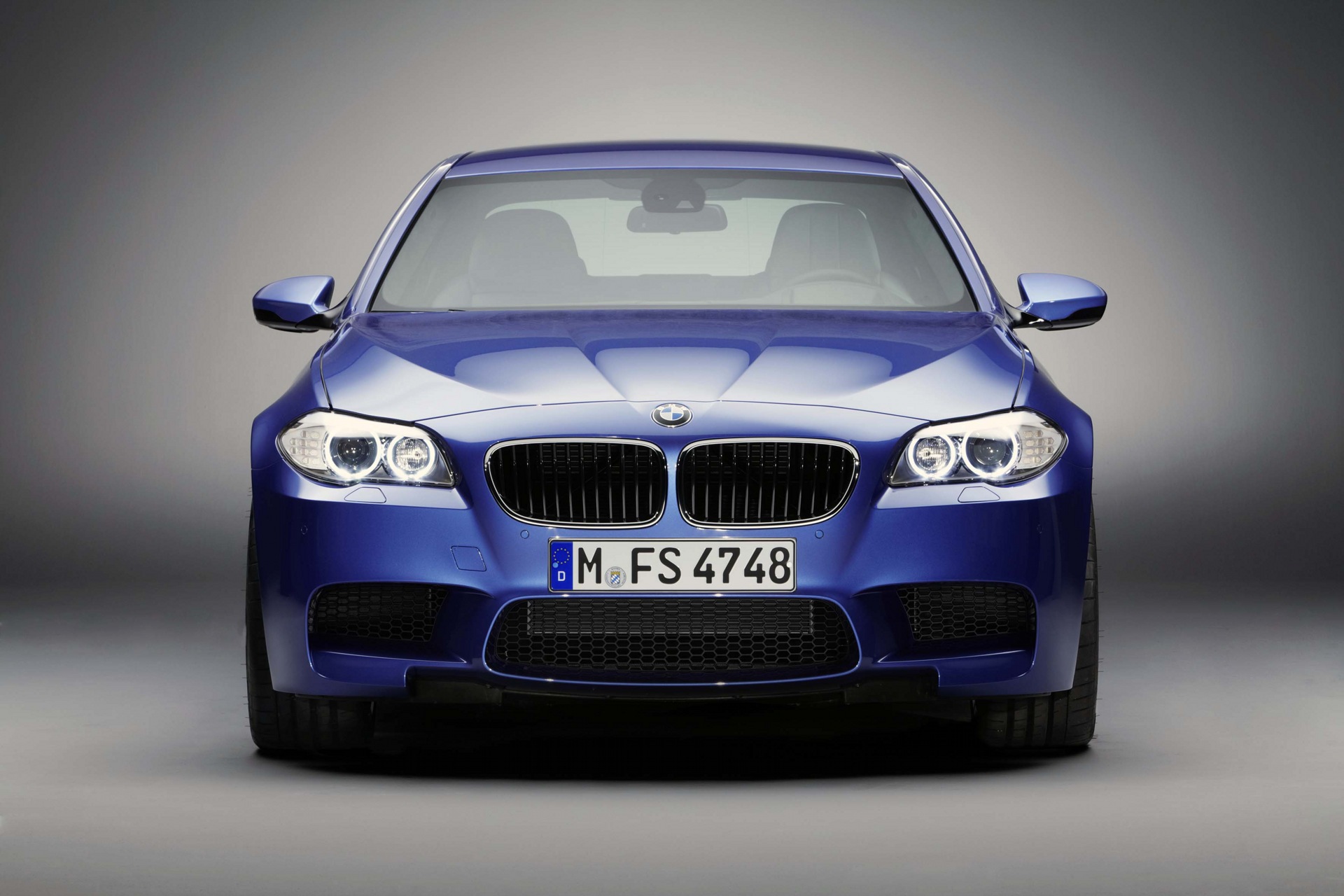BMW M5 F10 vs. Porsche Panamera S vs. Jaguar XFR vs. Mercedes-Benz E63 AMG 2