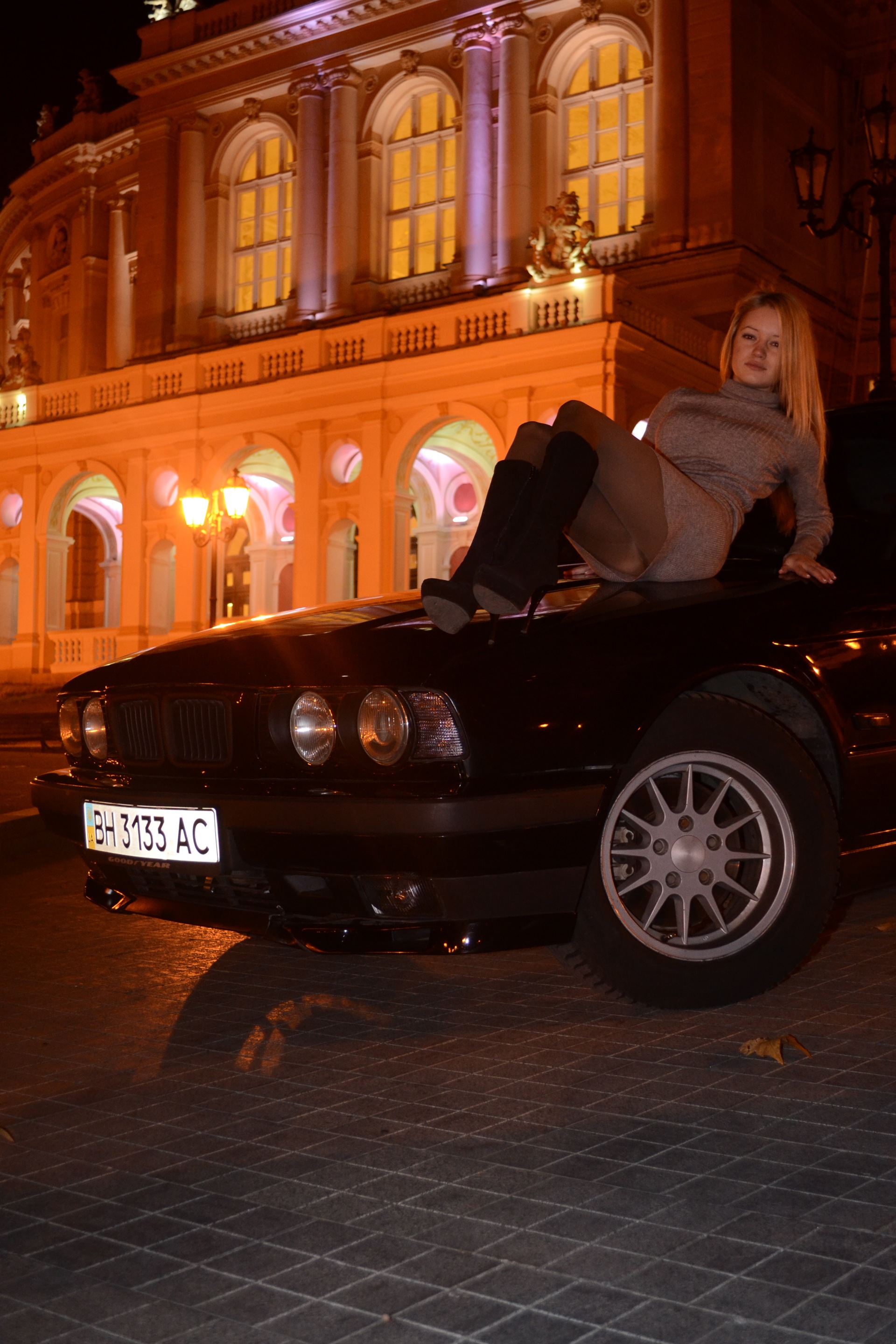 Фотосет двох красунь:) Honey91 та BMW 540i 2