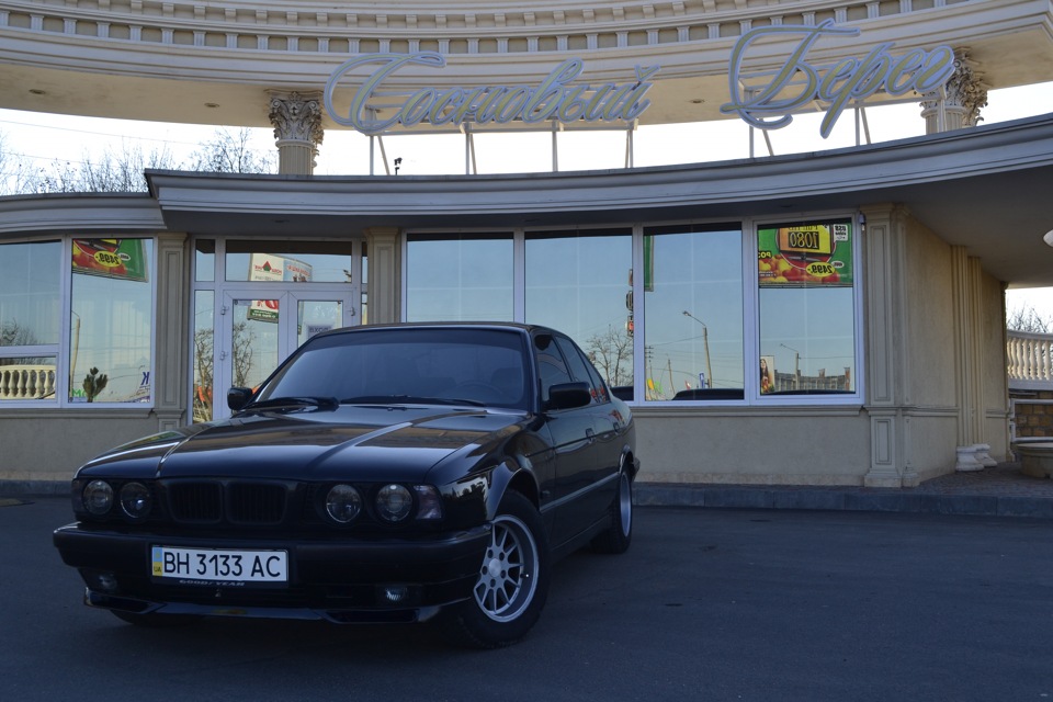 Багато нових фото BMW 540i 4