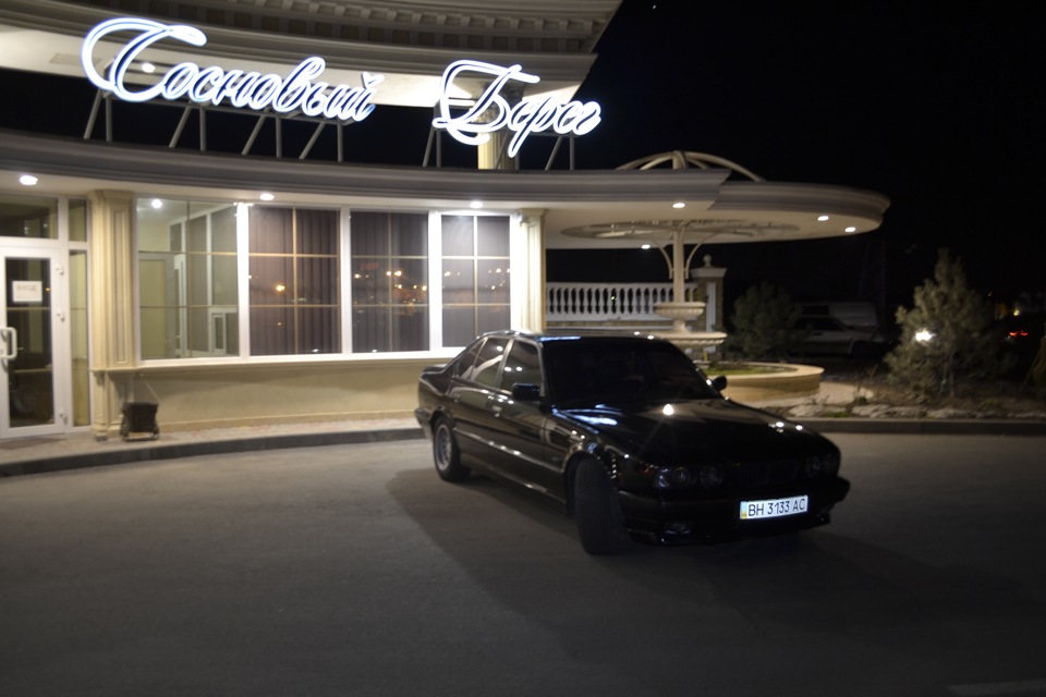 Багато нових фото BMW 540i 2