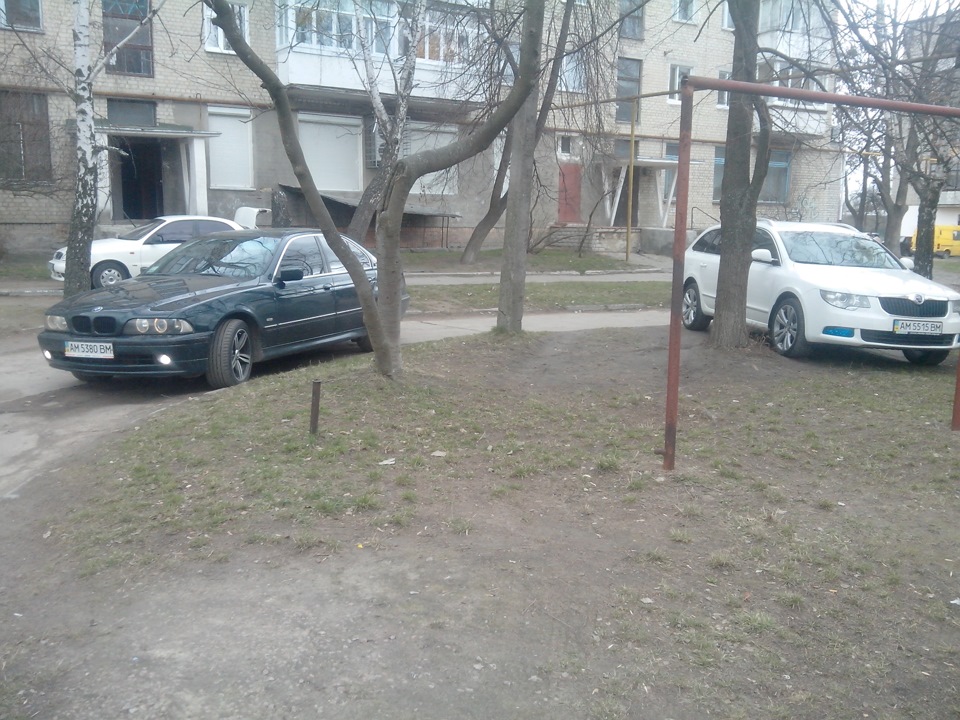 Побачив знайому машинку. 2