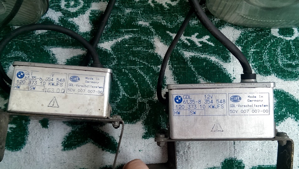 BMW E32 оригінальна ксенонова фара Hella 2