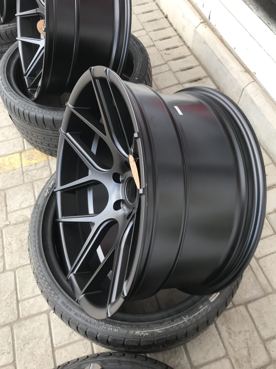 Колеса 20' розміру для BMW E60 та гума 2