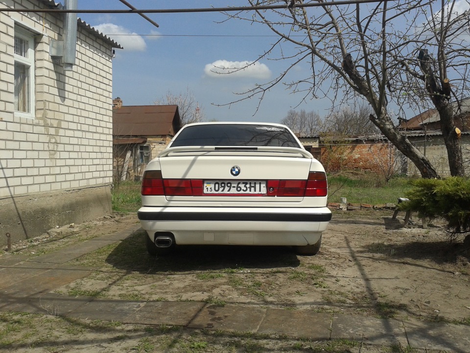 Червона рамка BMW . 3