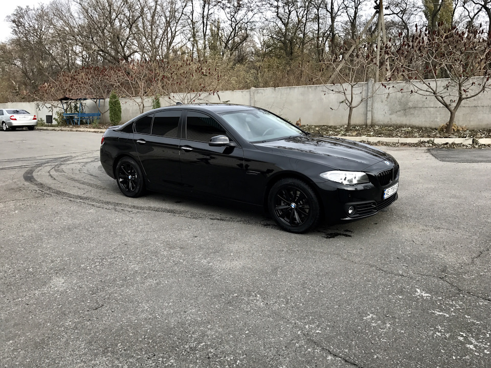 Black style BMW 1