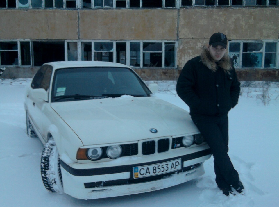 кола на снігу 1