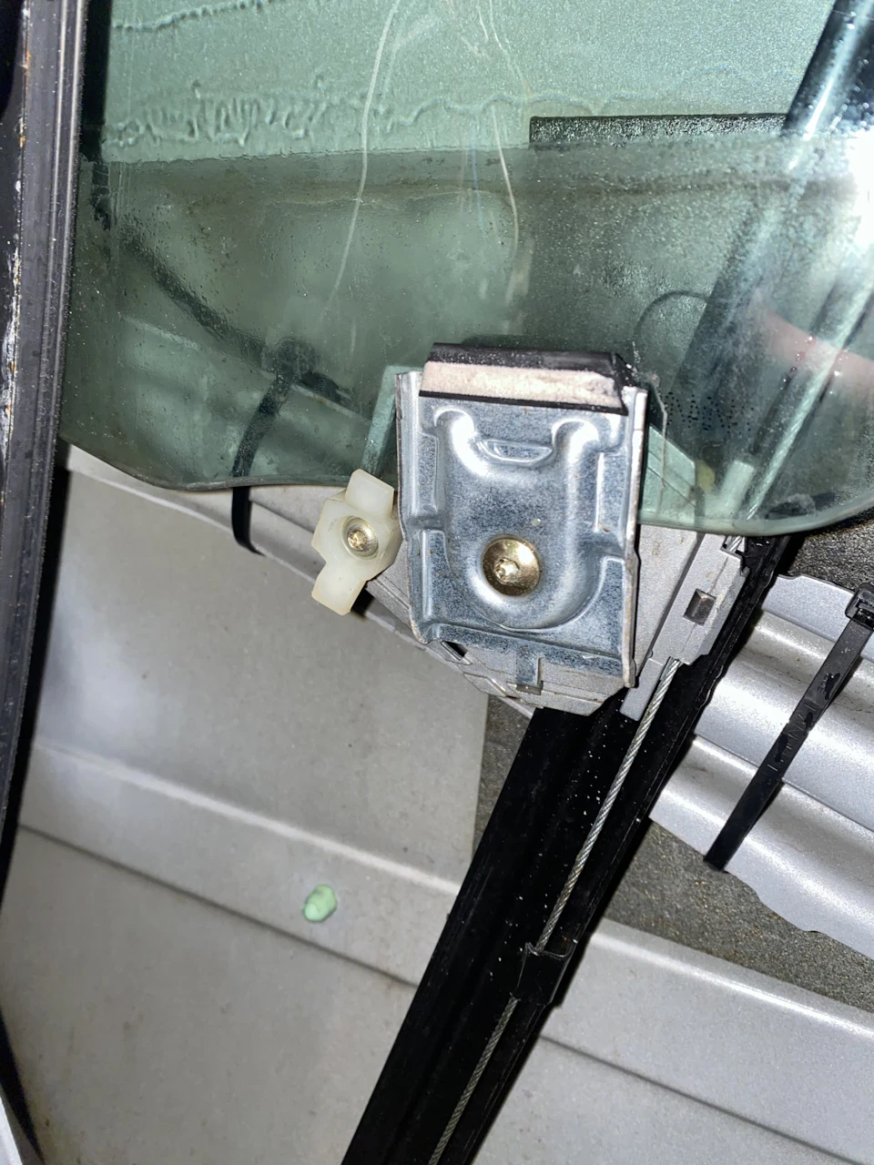 Ремонт склопідйомника bmw e39