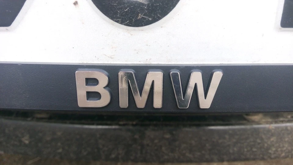 Прикупив дрібничок на честь 100-річчя заводу BMW