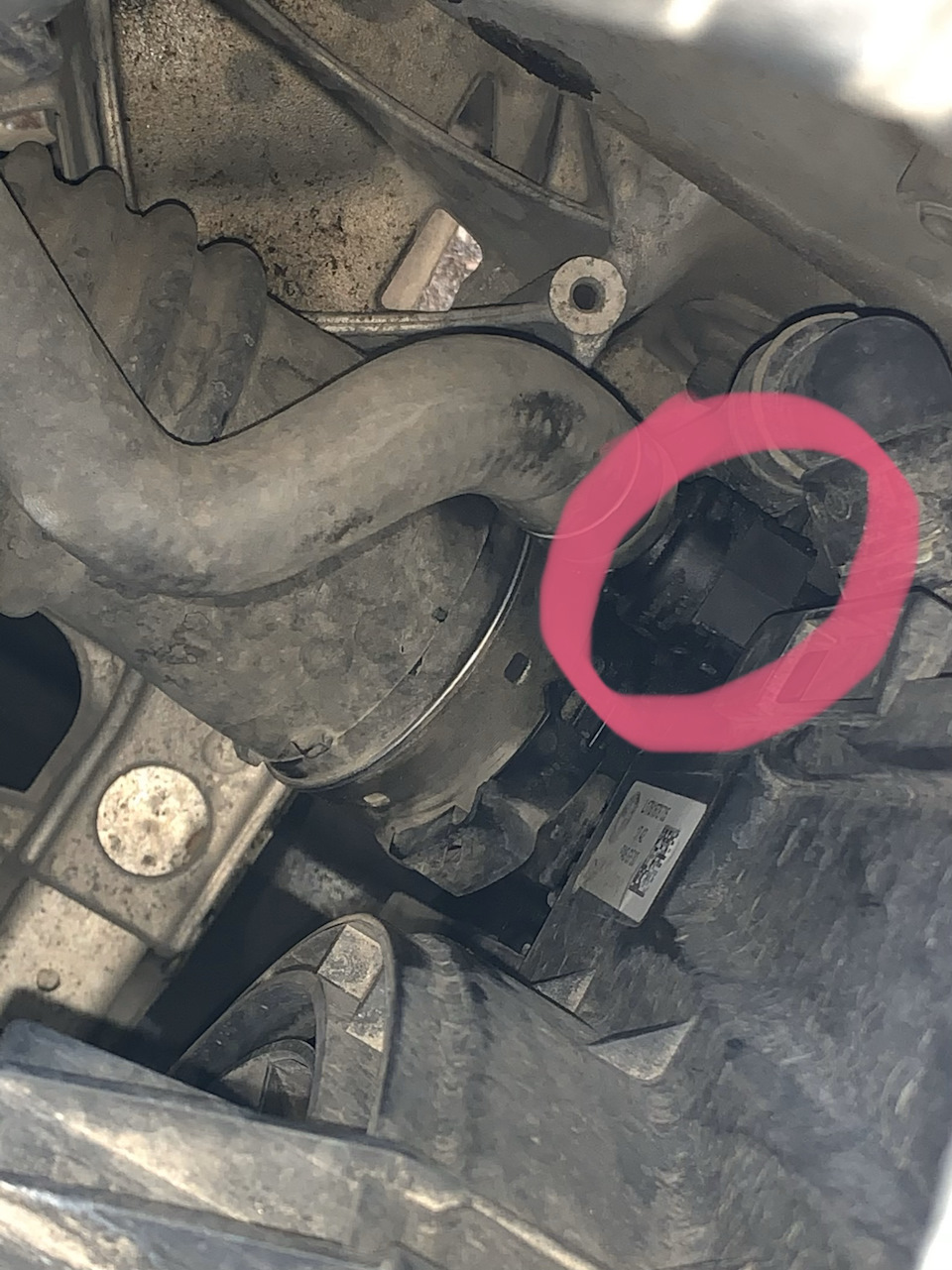 Течь патрубка радиатора BMW F10 N20, HELP 2