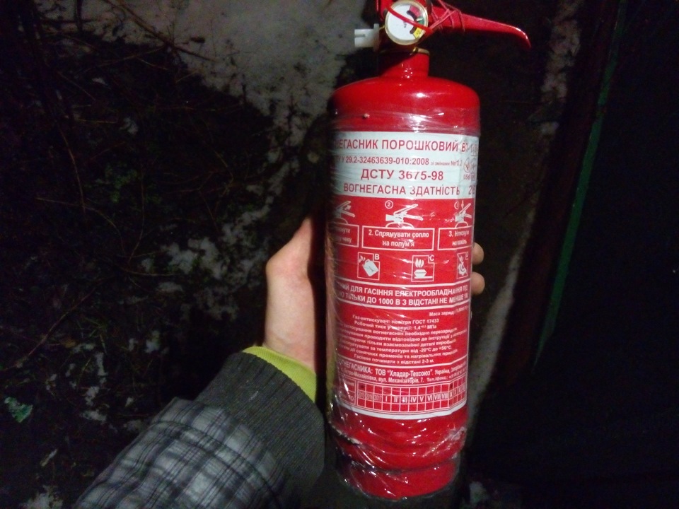Вогнегасник у штатне місце 2