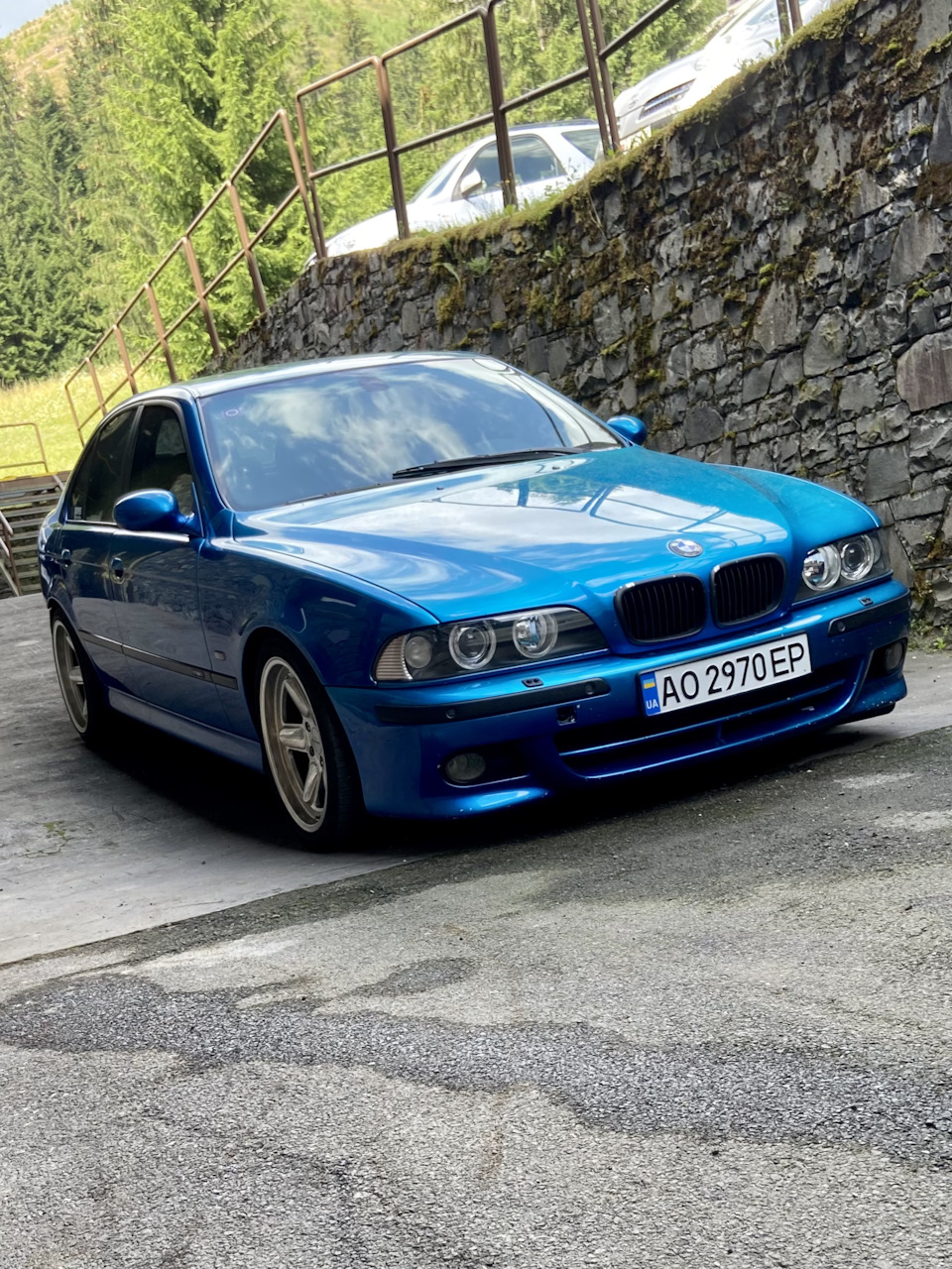 Докладніше про комплектацію моєї BMW E39 1