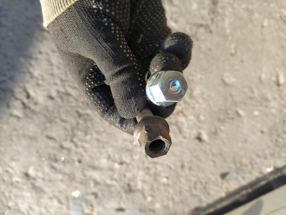 Болт Ланос/Нексія 2