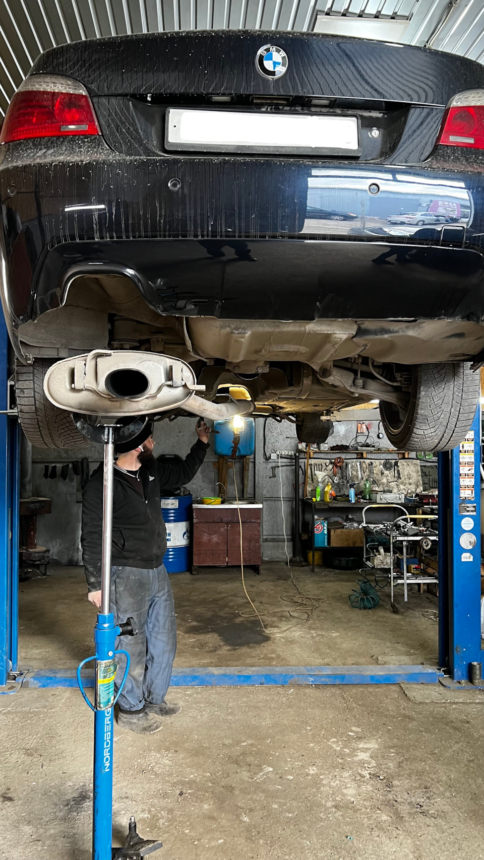 4. Заміна підвісного підшипника BMW E60 520d 4