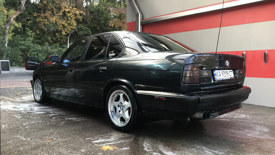 Hella Black зад 2