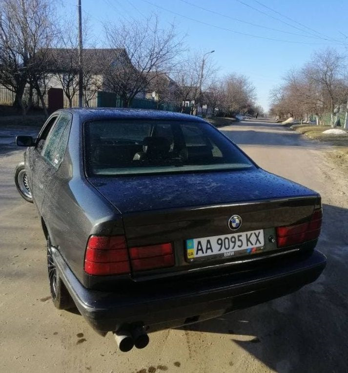 Hella Black зад 1