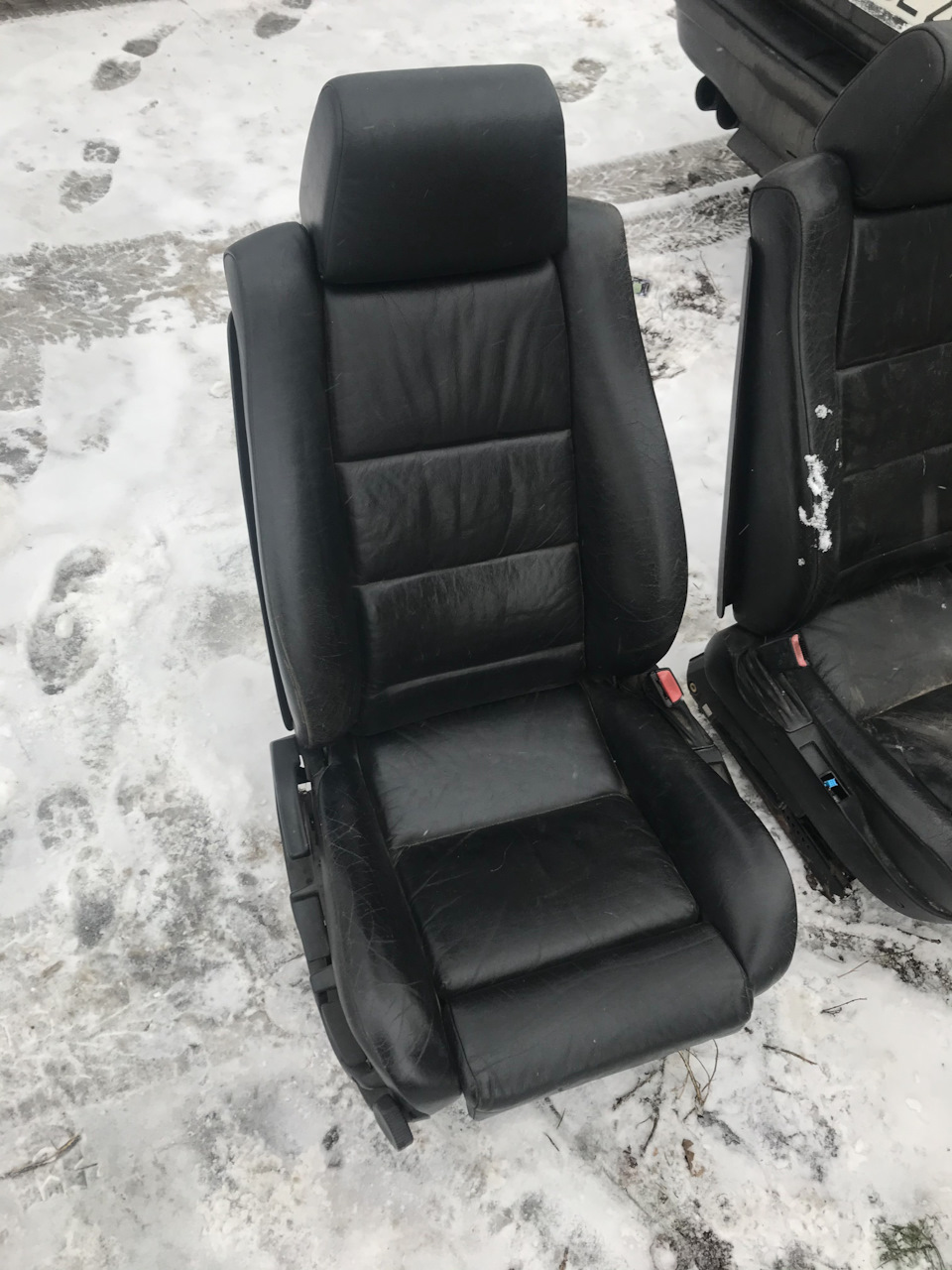 S481A Sportsitze, S488A Поперекова опора та S494A Обігрів сиден.водія 3