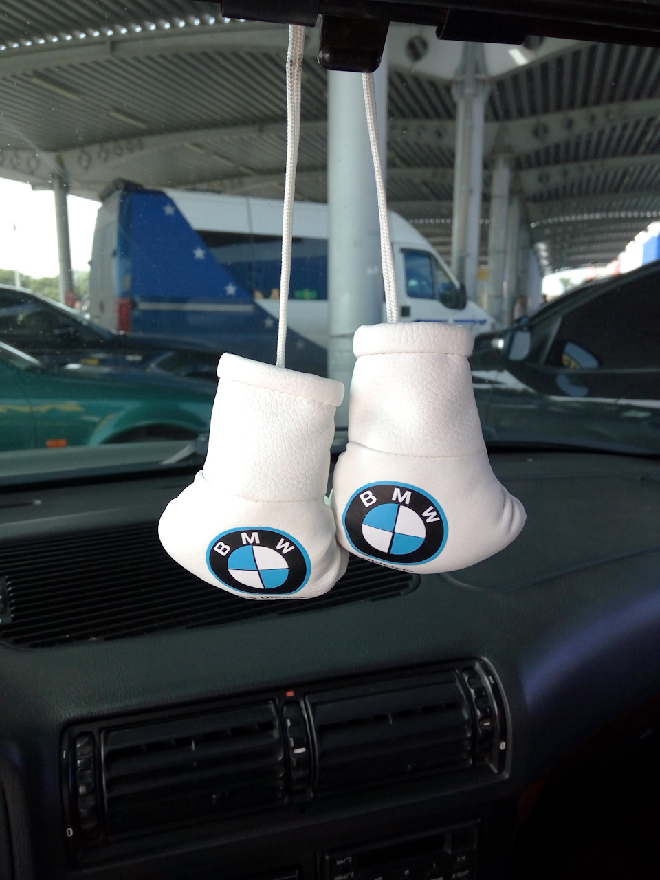 Боксерські рукавички BMW 1