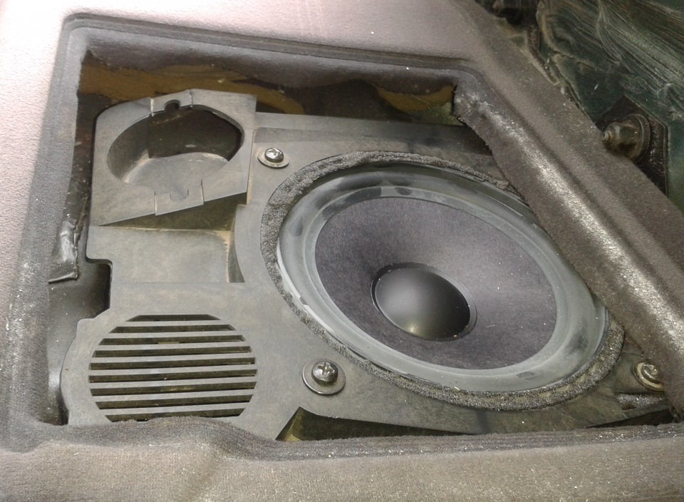колонки по 40Вт Hi-Fi 5