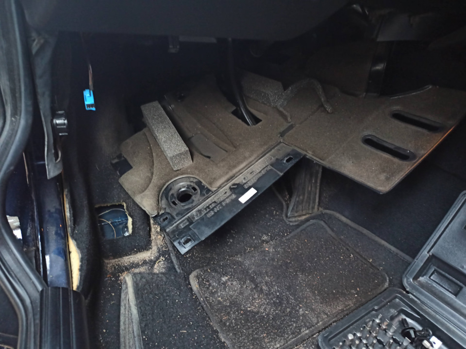 🦶 Обшивка бокового простору для ніг водія BMW E39 або ЯК ЇЇ МОЖНА ЗЛАМАТИ?!11👞 4