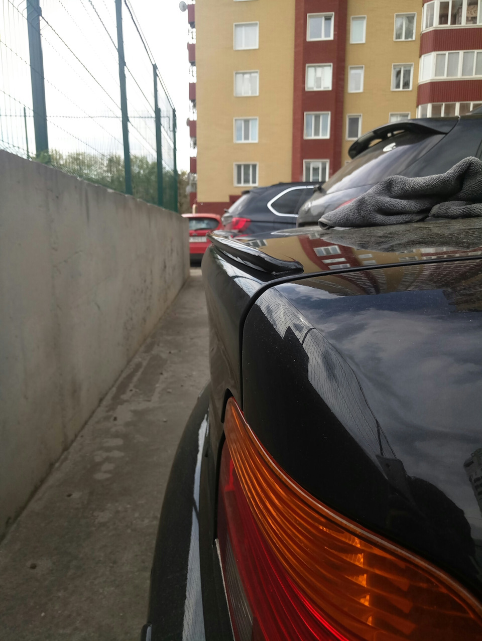 Дрібниця: спойлер, і нижні вії. 3