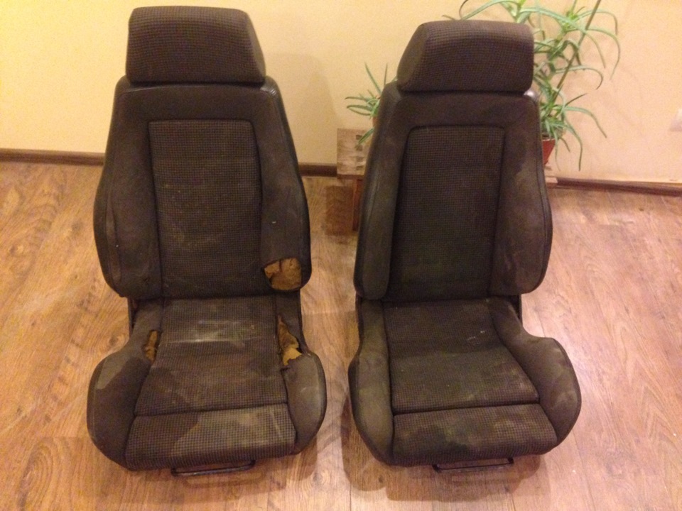 Вінтажні ніштяки: гума та Recaro 4