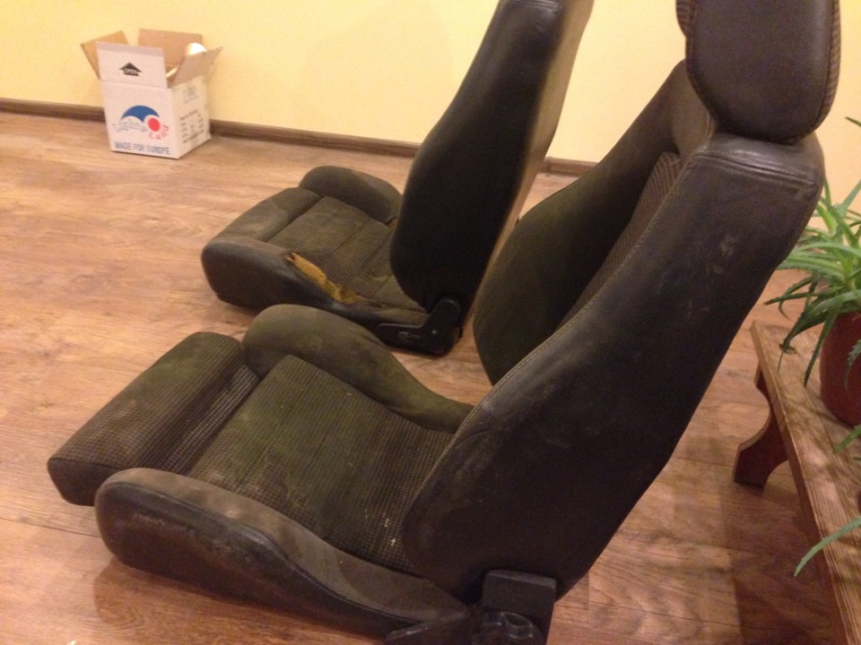 Вінтажні ніштяки: гума та Recaro 5