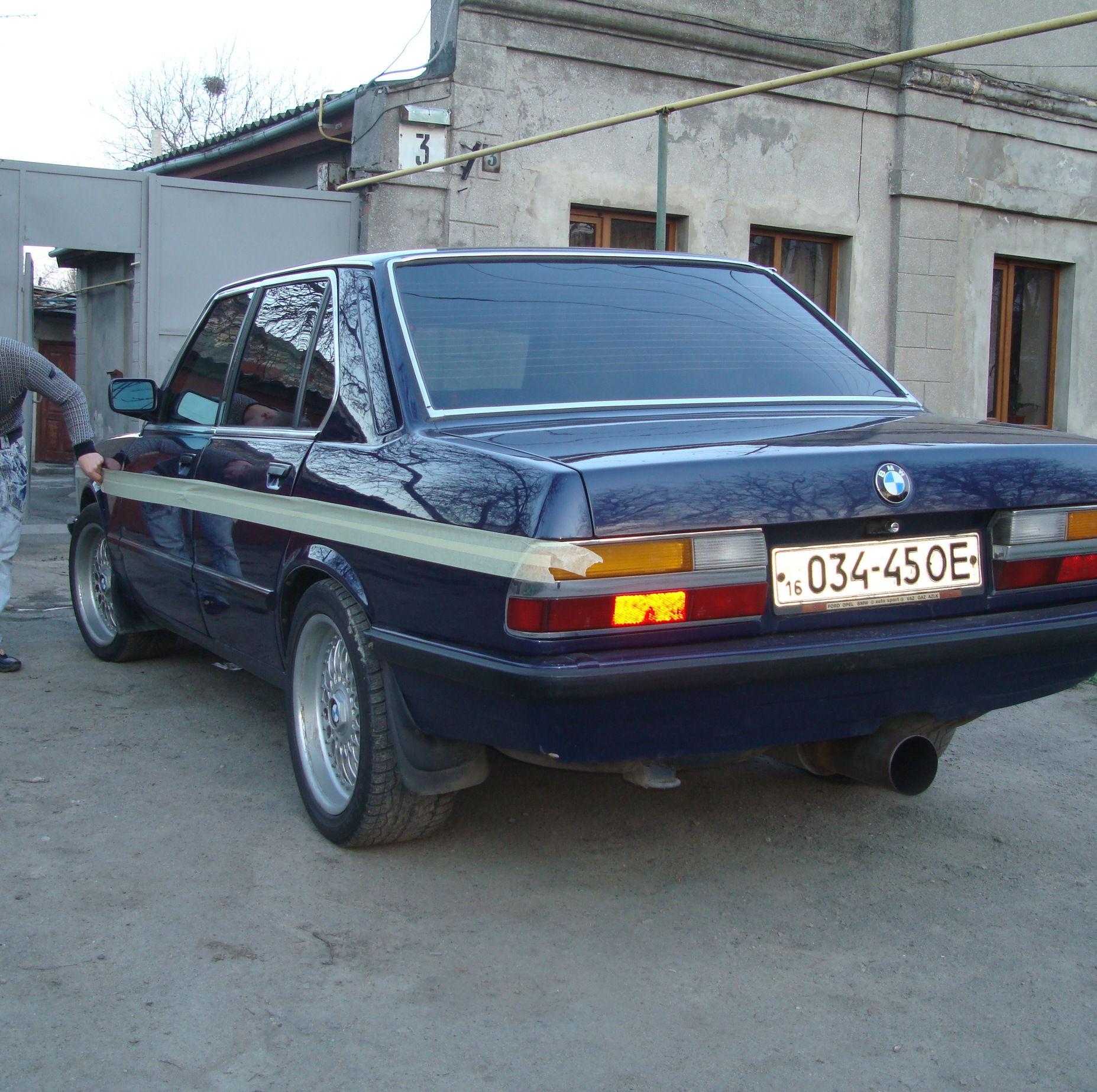 Клеїмо смужки Alpina 2