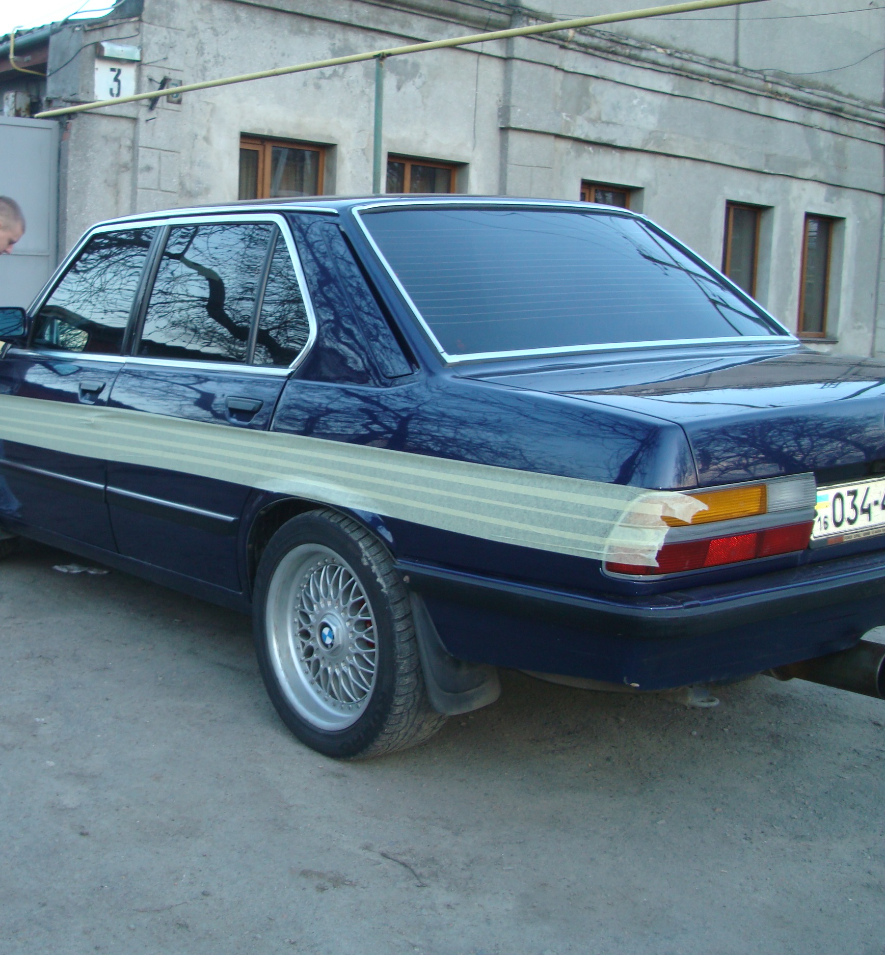 Клеїмо смужки Alpina 3