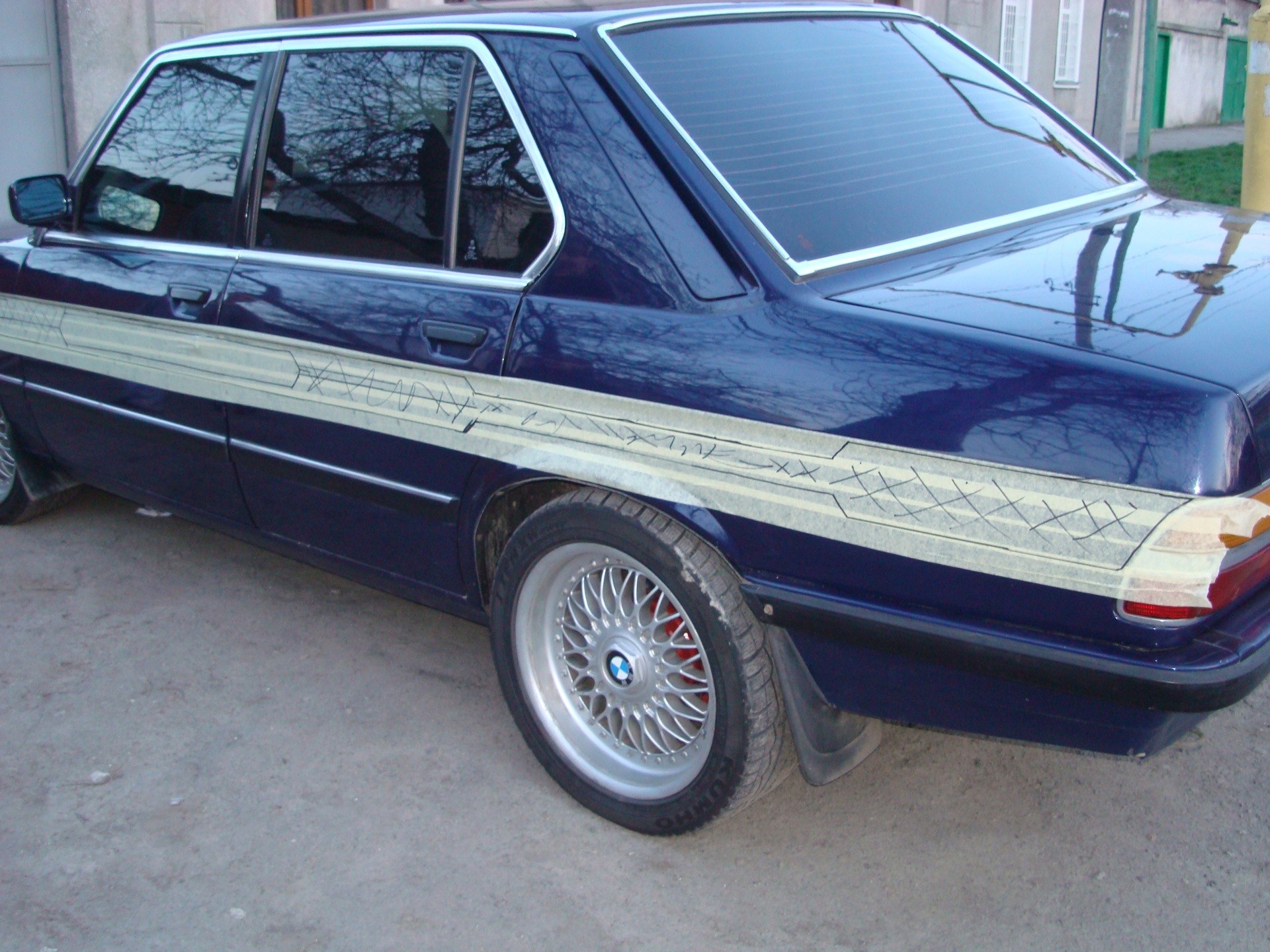 Клеїмо смужки Alpina 4