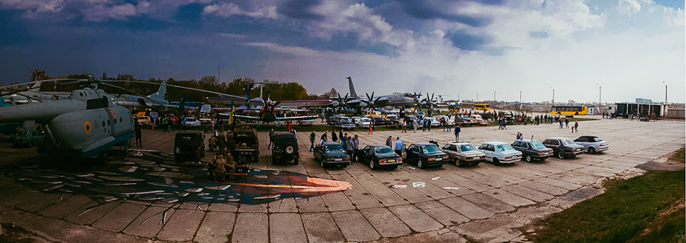 Акули на OldCarLand 2018 1