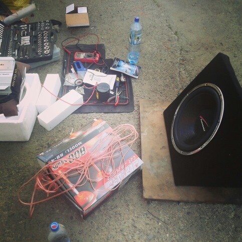 Alphard + Audiobahn 1571t 3