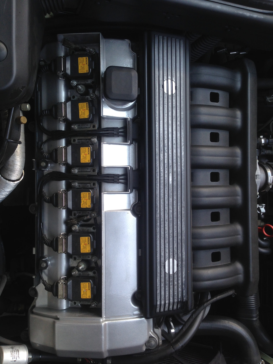 Клапанна кришка BMW 2