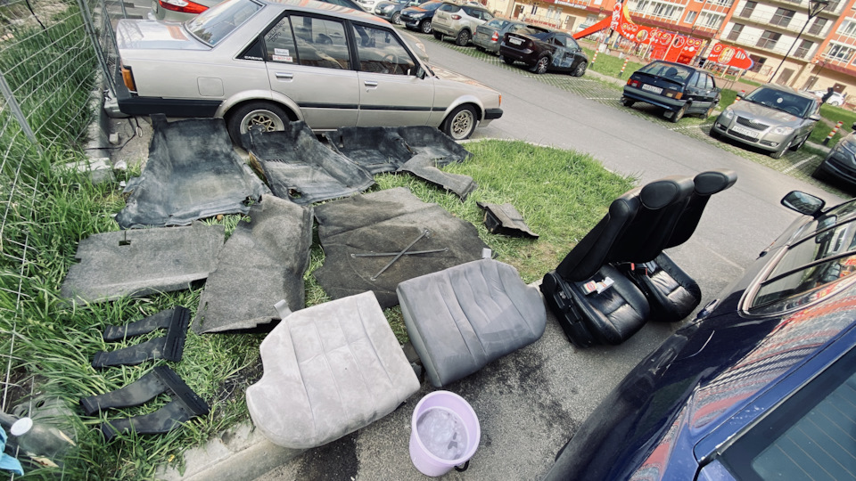 Виганяю воду із салону ч1, чищу салон 3