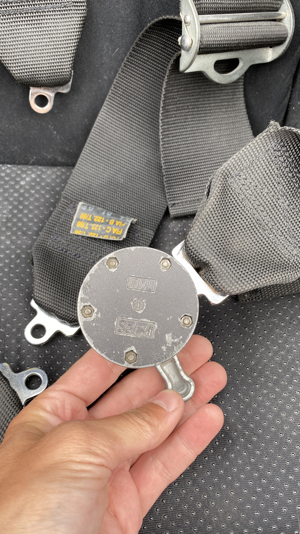 Ківш Recaro, ремені Sabelt 4