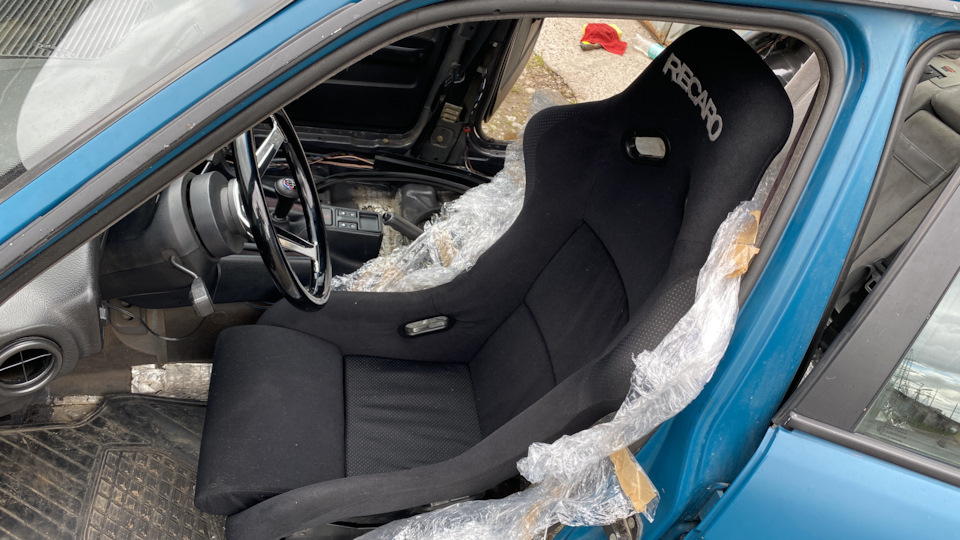 Ківш Recaro, ремені Sabelt 1