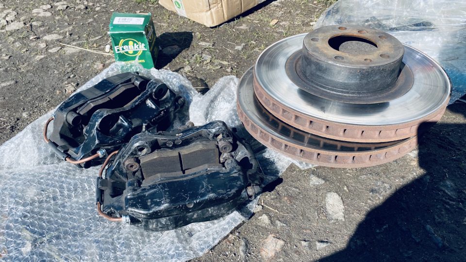 Гальма приїхали!) Brembo 4 поршні е38 1