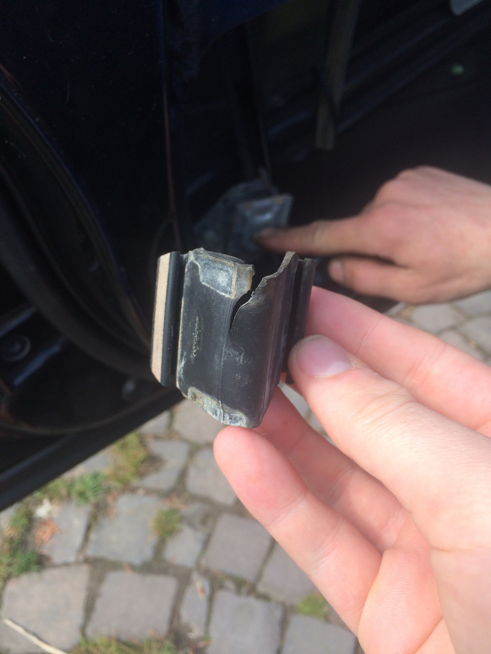 Треснув склопакет, лопнула шина :( 3