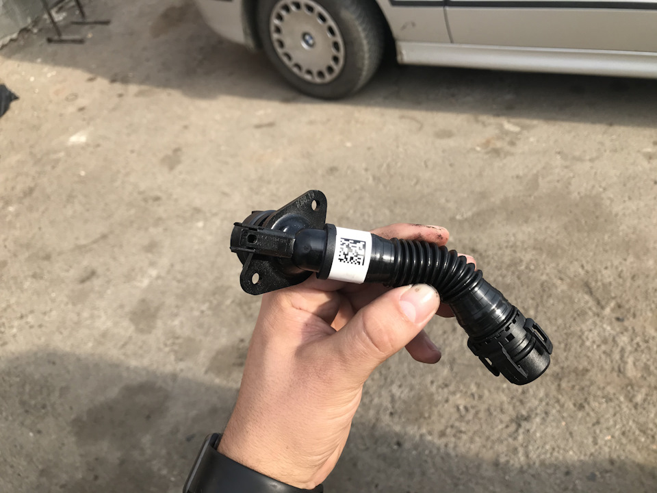 Патрубок вентиляції картерних газів 3