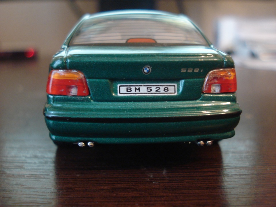 BMW 528i 1:43 3
