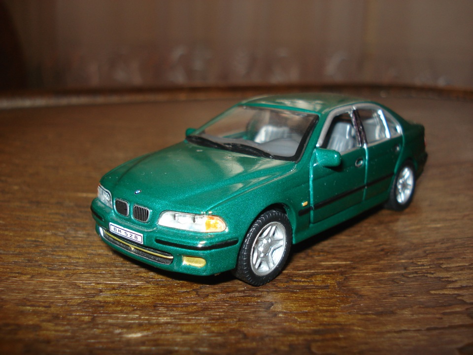 BMW 528i 1:43 1