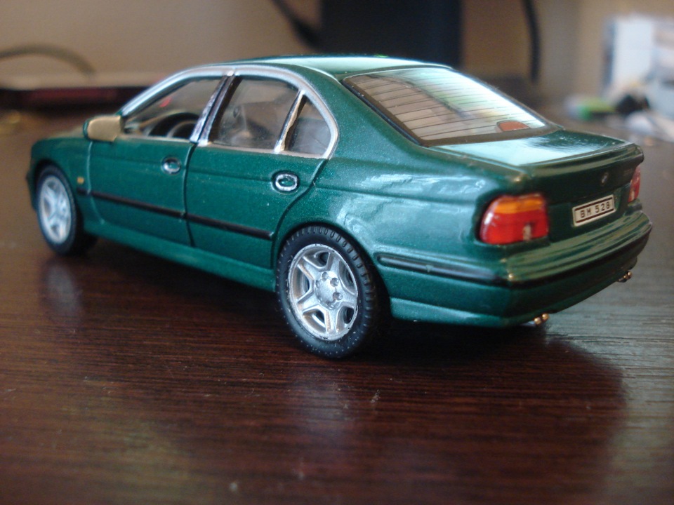 BMW 528i 1:43 2
