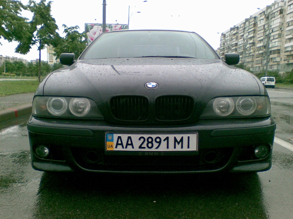 Встановив бампер М 5