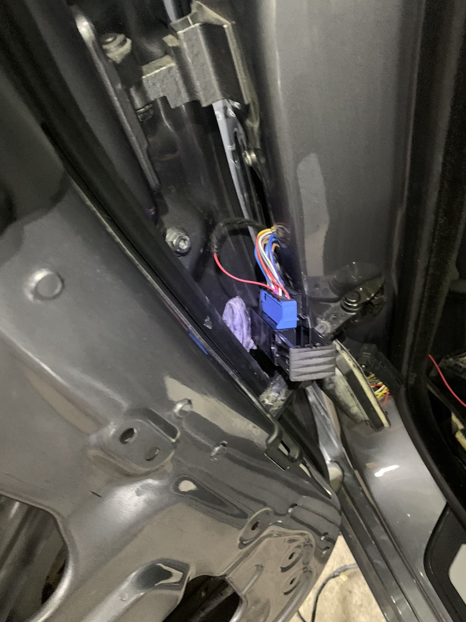 S323A Soft-Close Automatic Doors. Перший додатковий 2